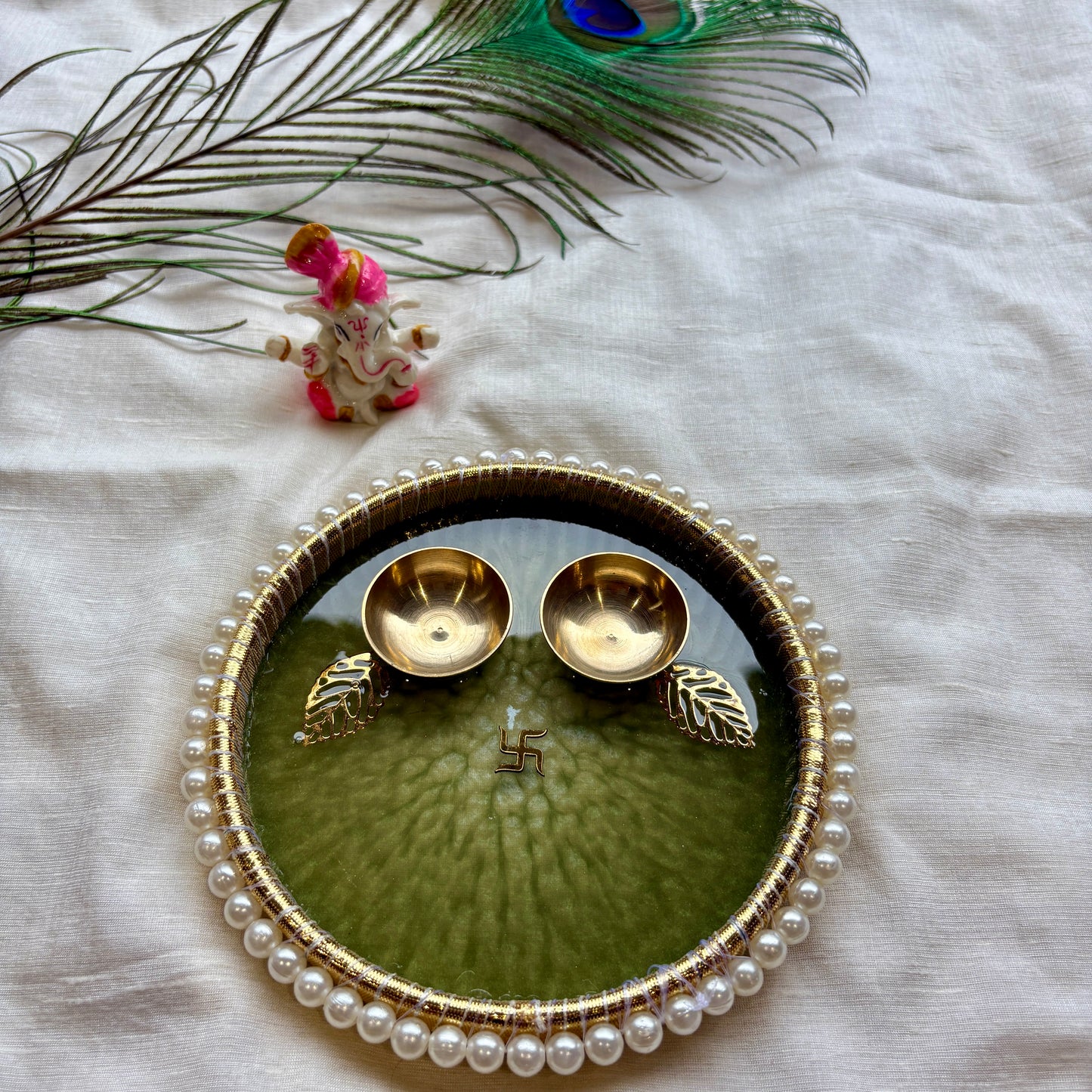 Emerald Pearl Border Resin Tilak Plate