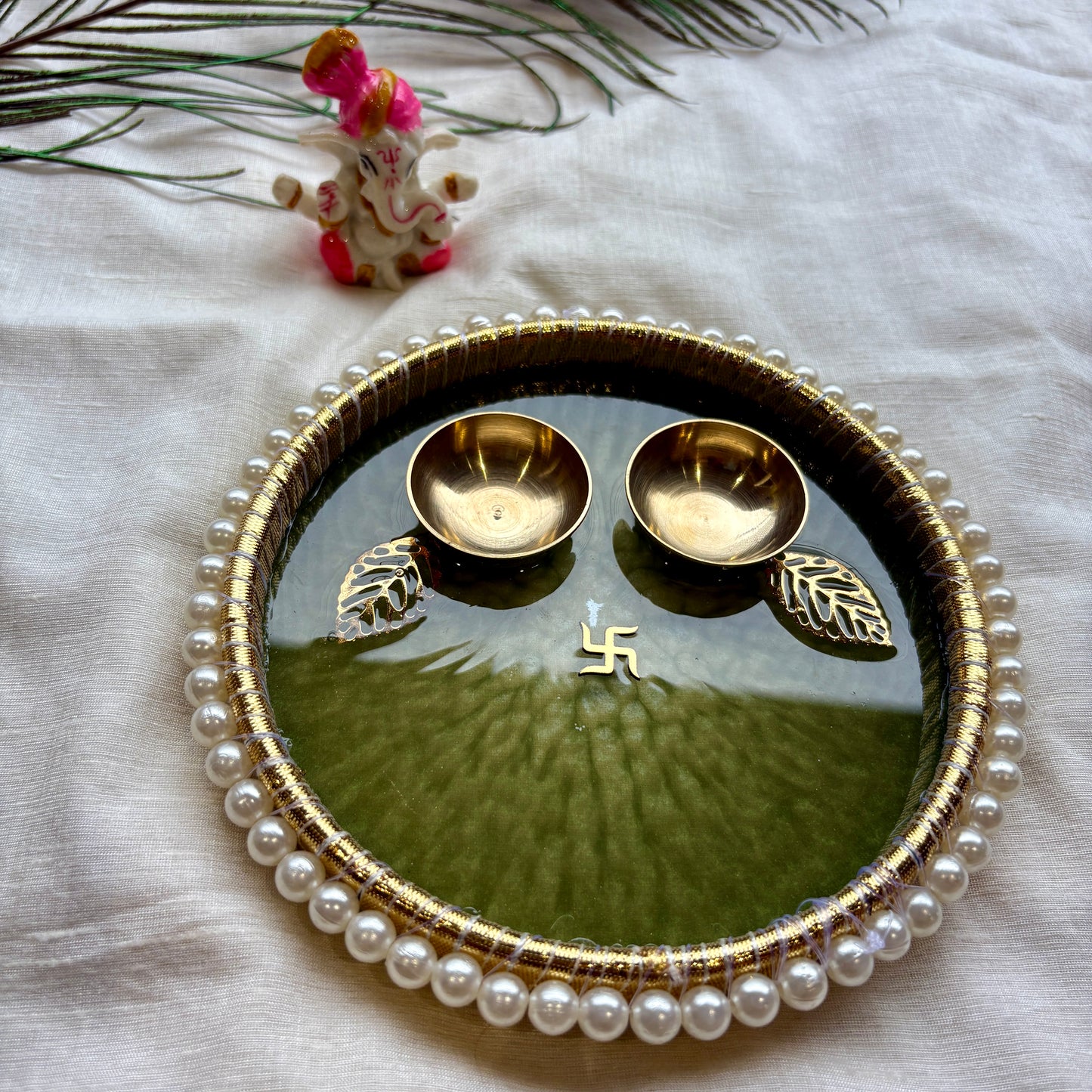Emerald Pearl Border Resin Tilak Plate