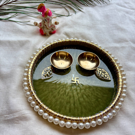 Emerald Pearl Border Resin Tilak Plate