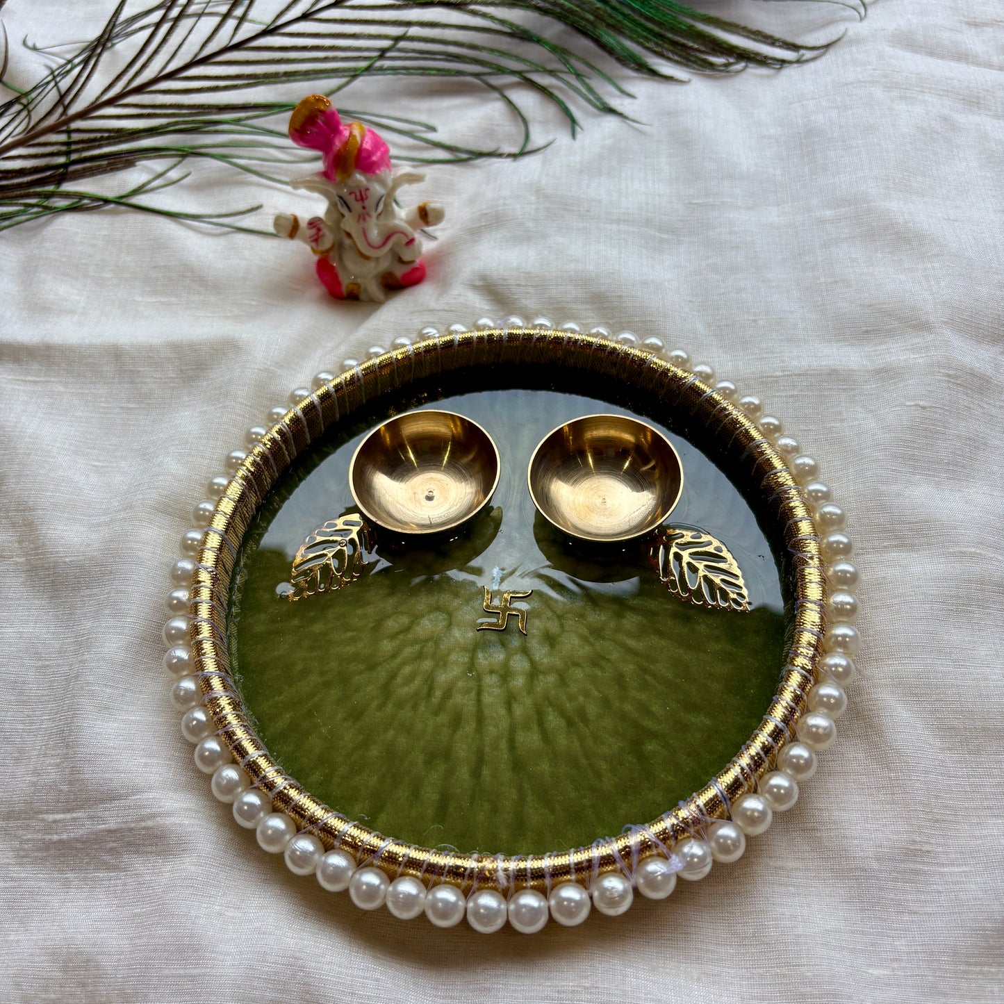 Emerald Pearl Border Resin Tilak Plate