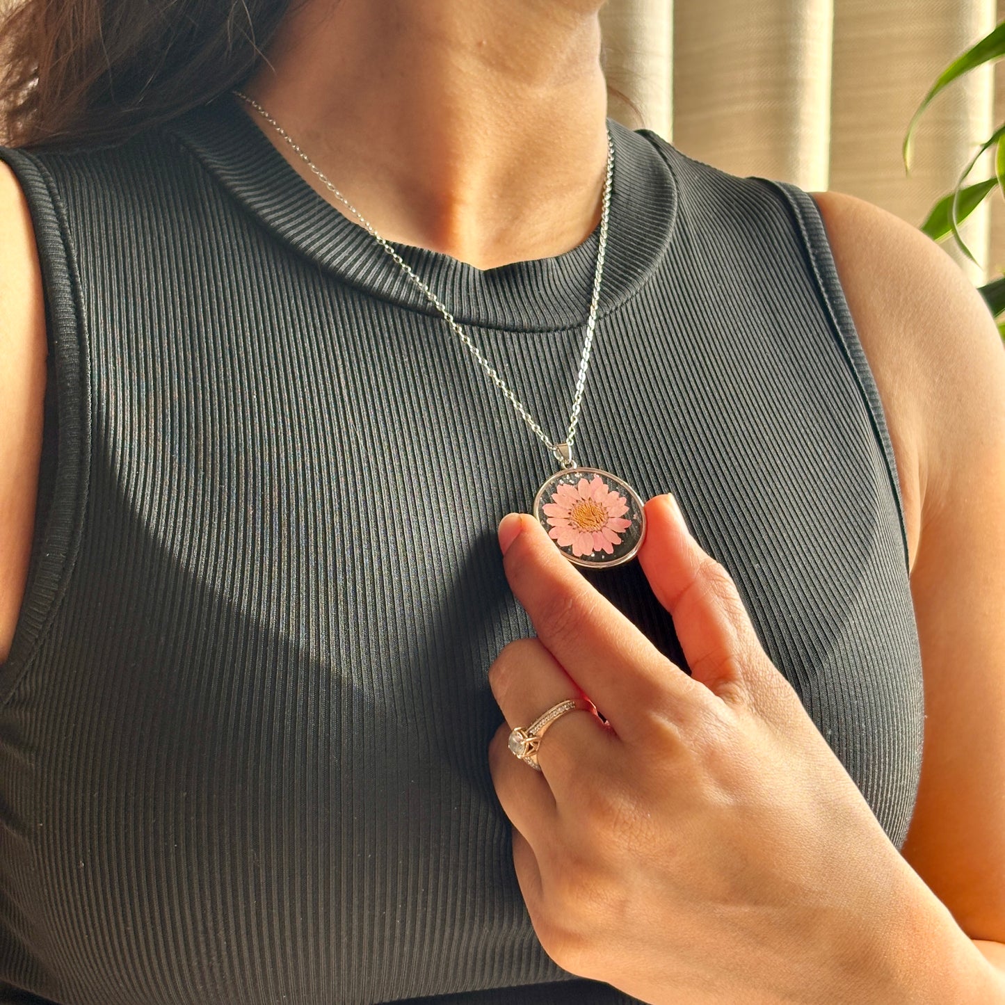 Blush Daisy Necklace